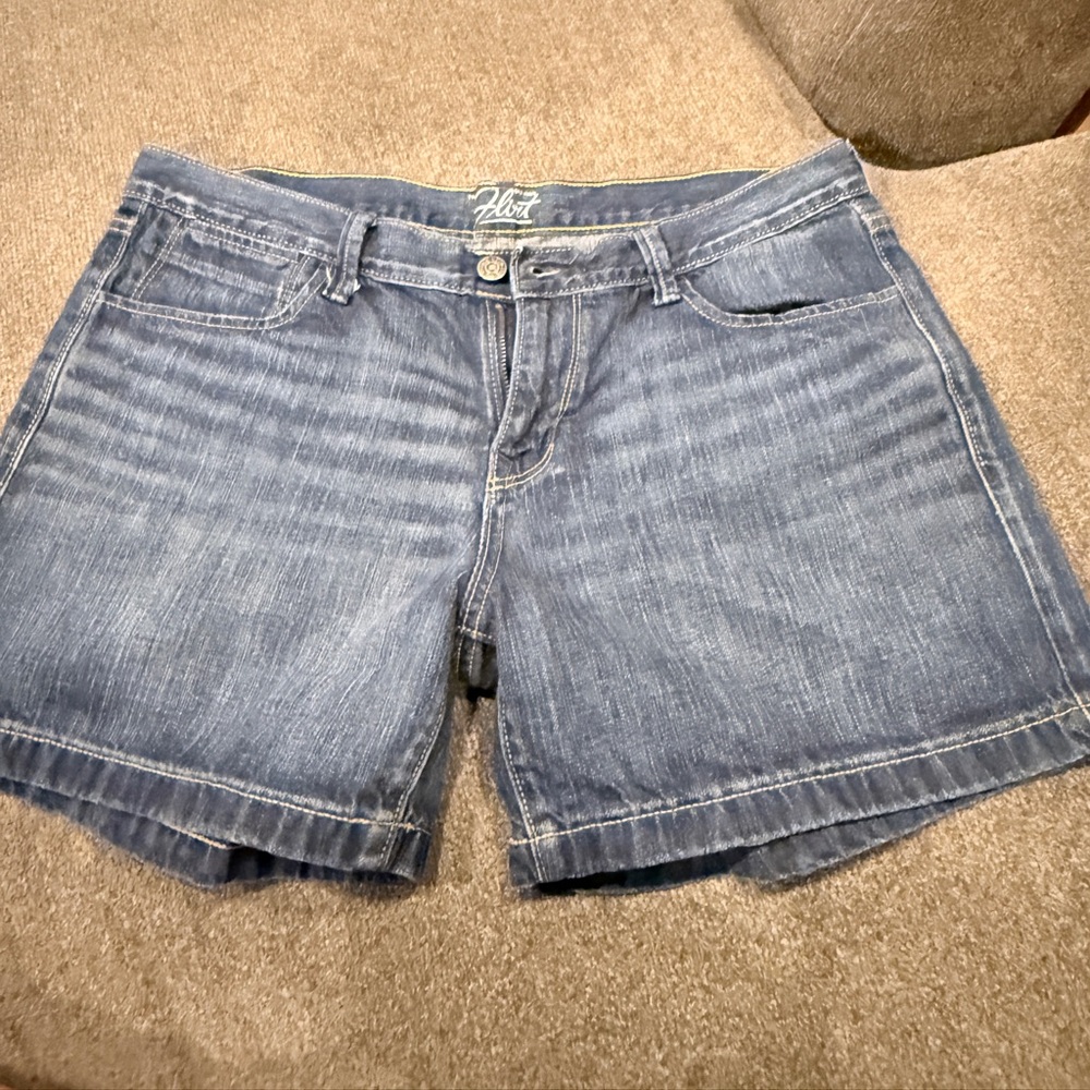 Old Navy Jean Shorts Dark Wash Women size  12